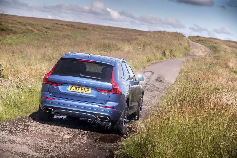  Volvo XC60 T5 R-Design 2017 года  (UK) (фото 4 из 26)